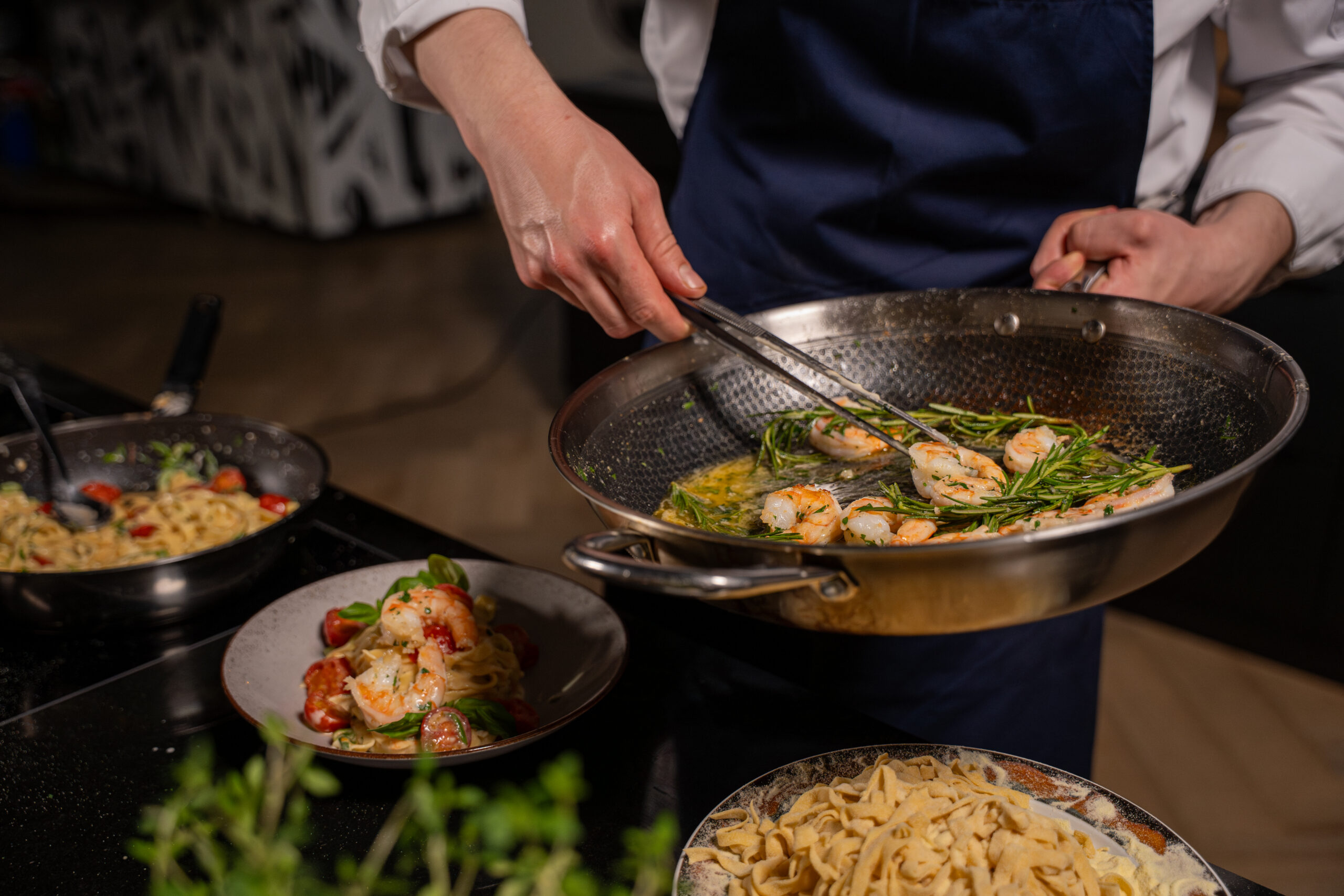 Kochkurs Monheim – Bratpfanne Gambas – Joshis Kochschule